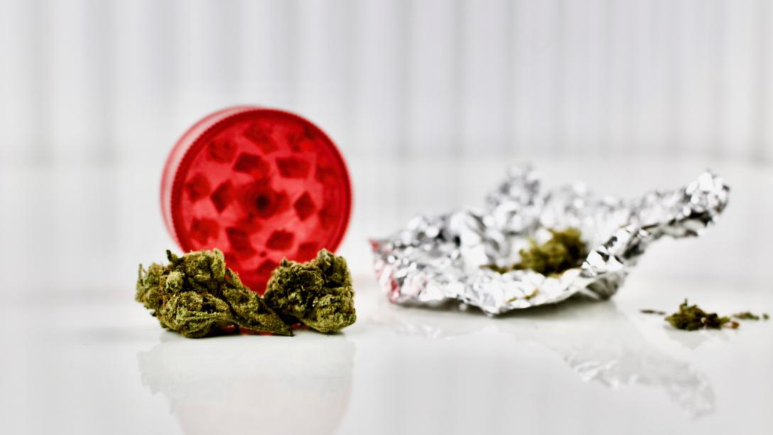 Methods Of Grinding Weed — Why Use A Grinder? — Bong