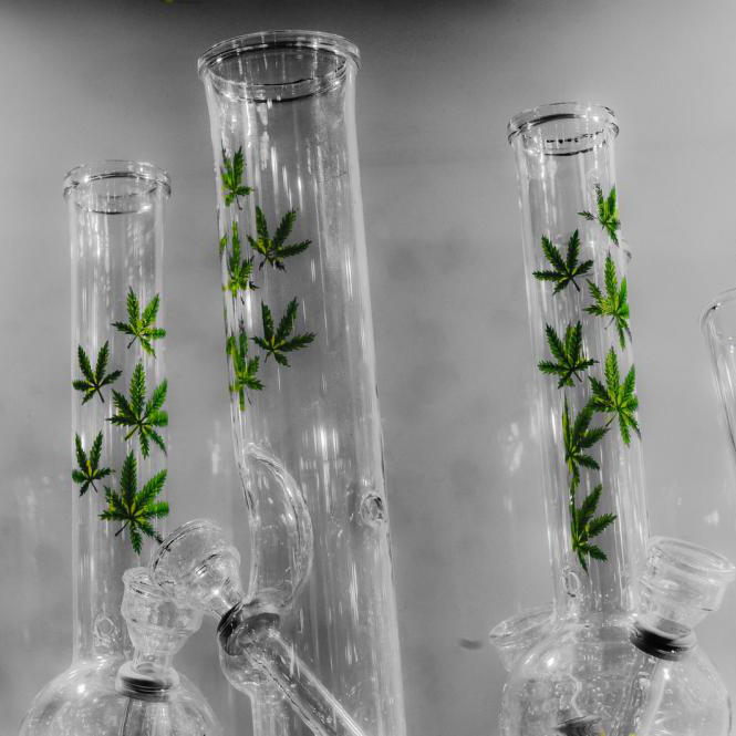 Bong, Bubblers, Pipe or Paper: What Should I Go For?