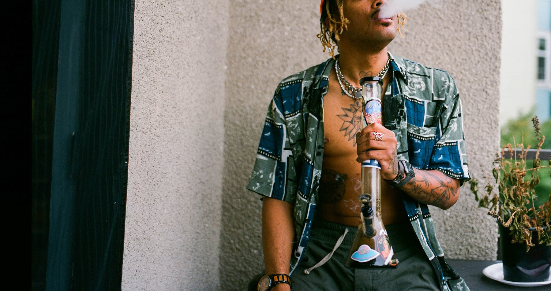 The Big Bong Theory: A Detailed Look at Bongs & Their Use for Cannabis Consumption