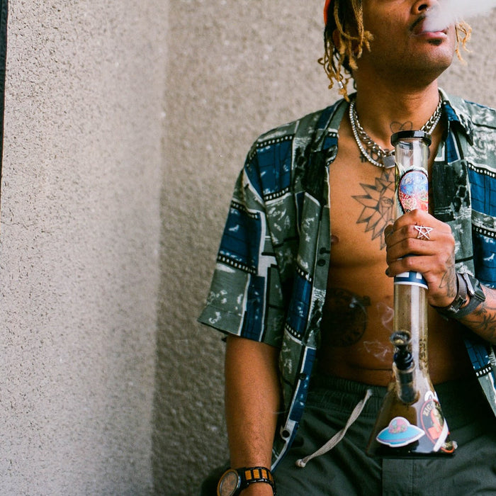 The Big Bong Theory: A Detailed Look at Bongs & Their Use for Cannabis Consumption