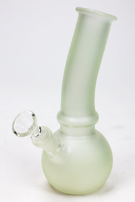 7" Glow in the dark glass water pipe